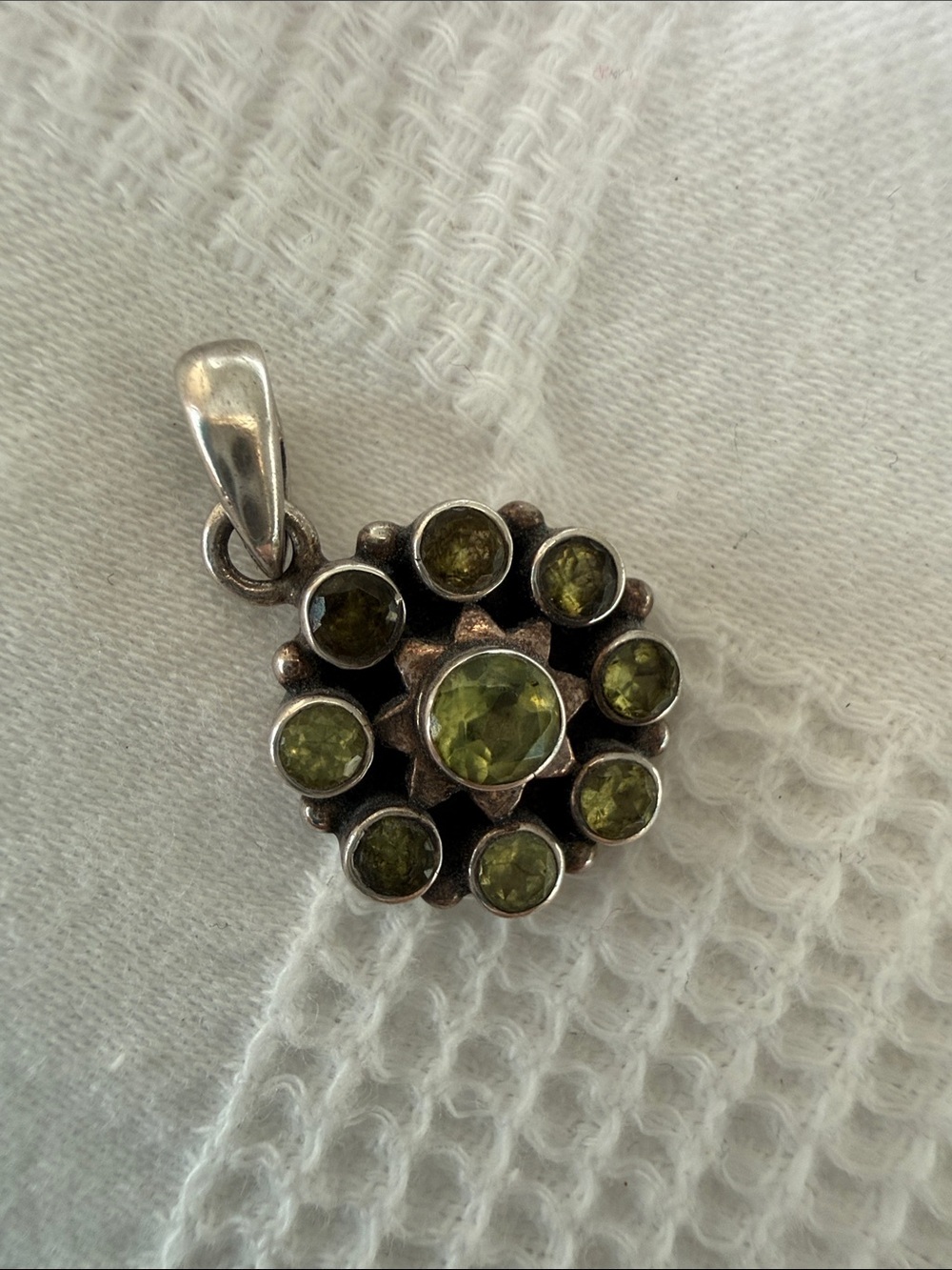 Sterling Silver Pendant with Faceted Peridot Women Jewelry